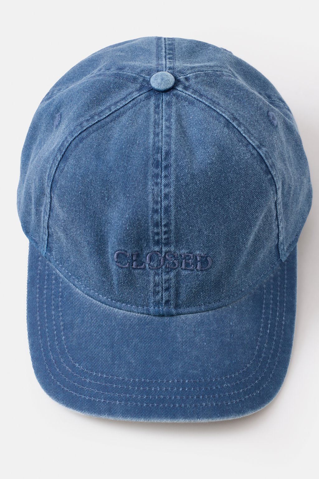 Cap with logo | Closed