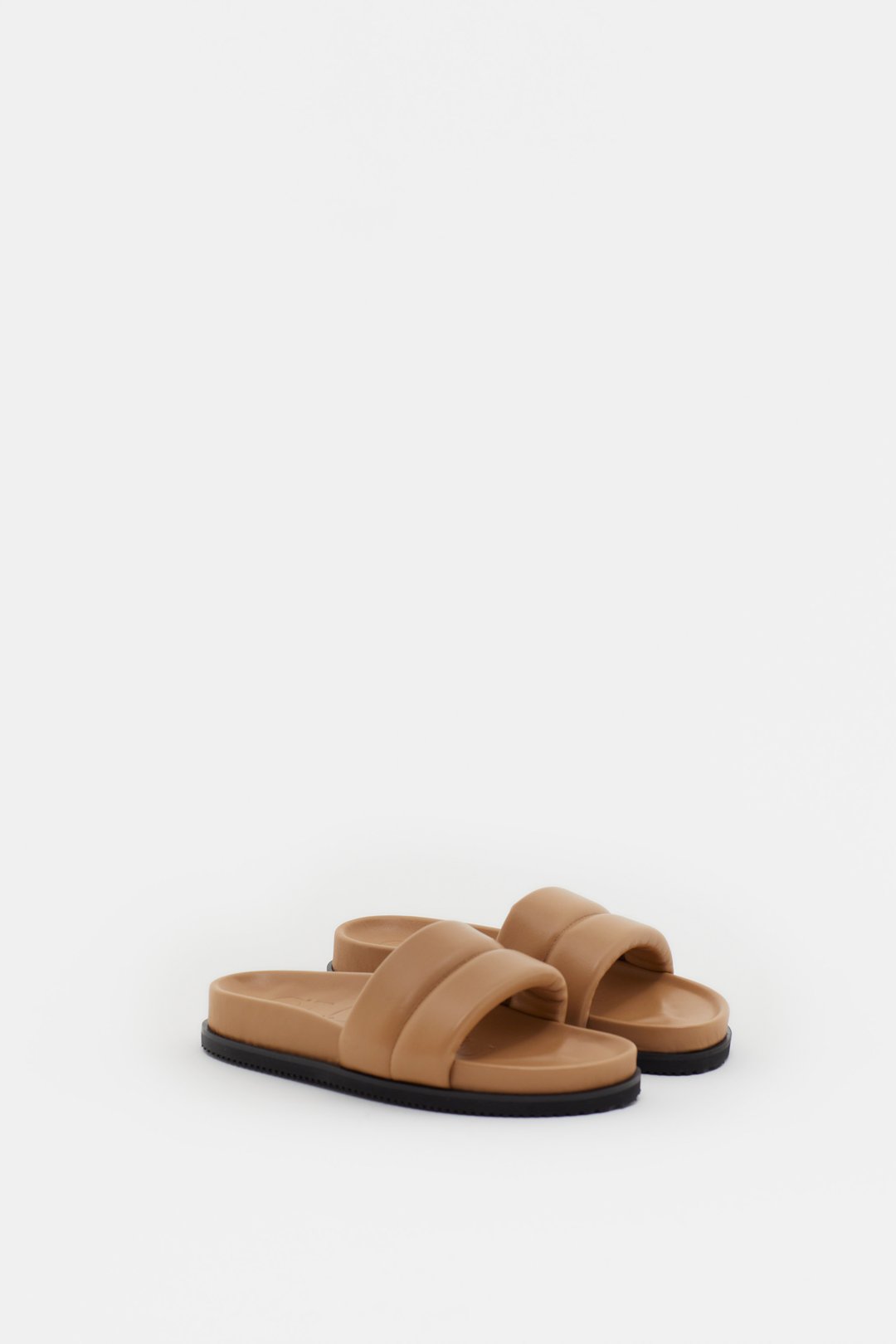 LEATHER SLIPPERS | CLOSED