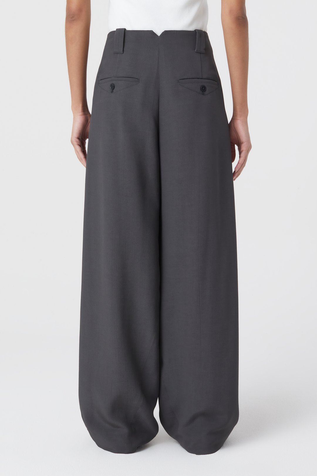 wide-pants-style-name-linby-closed